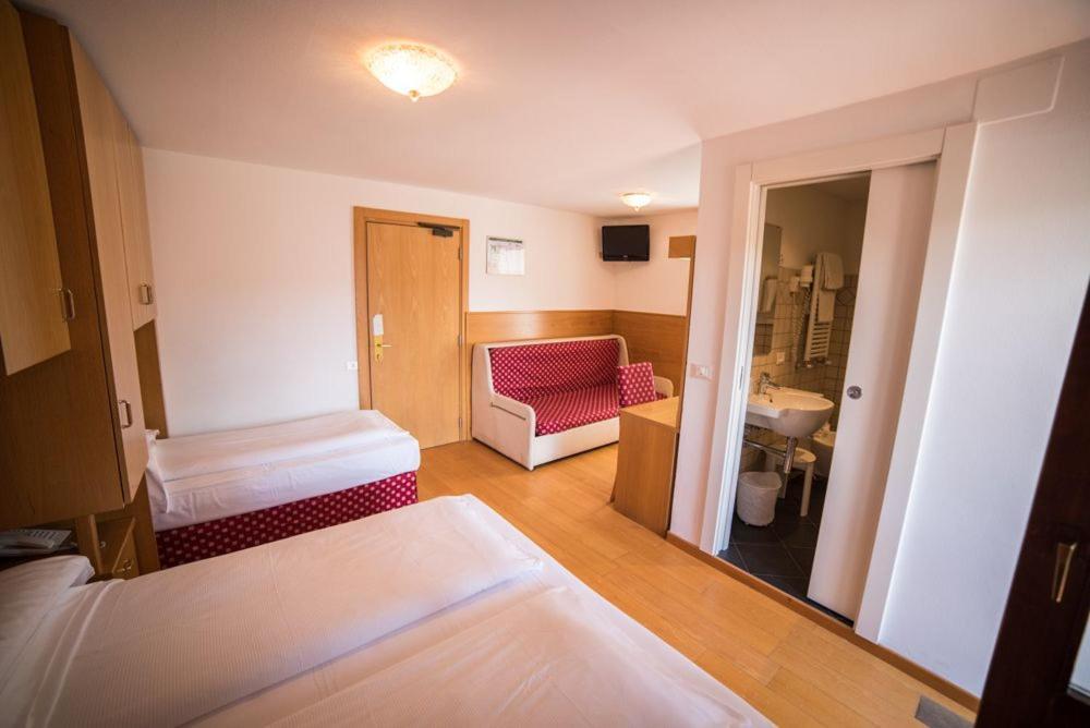 Hotel Due Spade Folgaria Ngoại thất bức ảnh